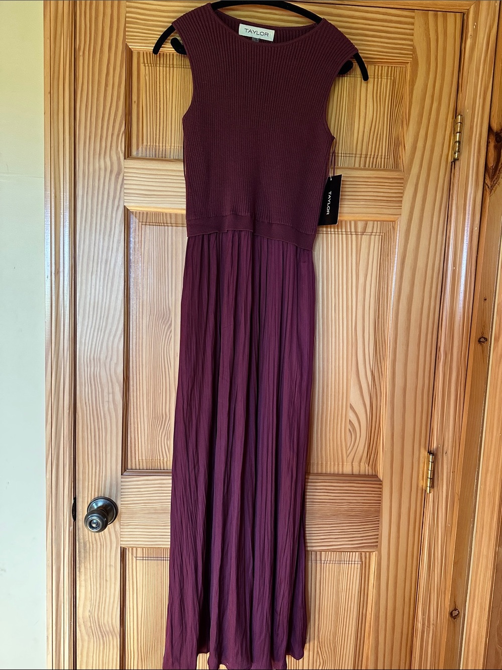 TAYLOR Sleeveless Burgundy Maxi Dress NWT size M